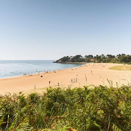 Апартаменты La Le Ananas Vue Sur Jardin Proche Plages